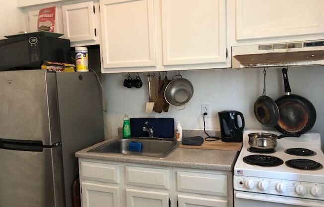Studio, 1 bath, $1,099, Unit B11