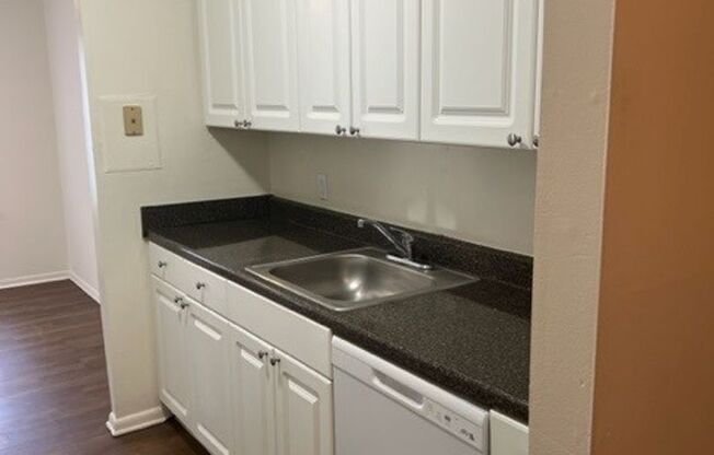 2 beds, 1 bath, 931 sqft, $1,575, Unit 00 - E- 2