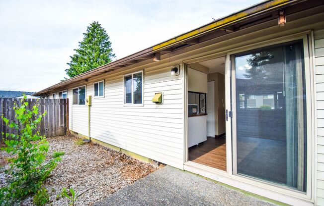 Bright and Spacious 2 Bed 1 Bath APT in NE Portland!