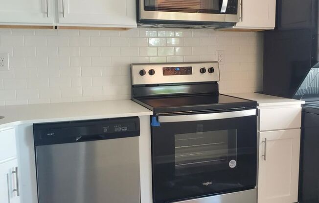 2 beds, 1 bath, 908 sqft, $2,410, Unit 118