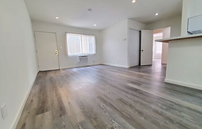 2 beds, 1 bath, $2,195, Unit 310