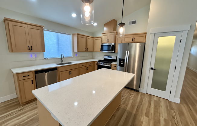 Four Bedroom Home with W/D Included- SE Salem