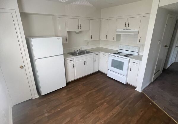 1409 W MAPLE AVE