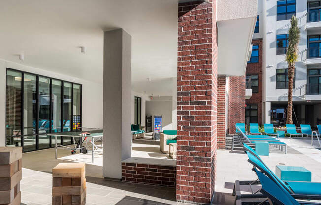 outdoor lounging area at Tinsley on the Park apartments