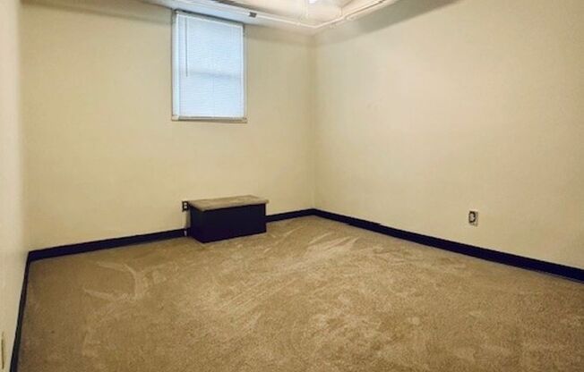 1 bed, 1 bath, 650 sqft, $950, Unit B