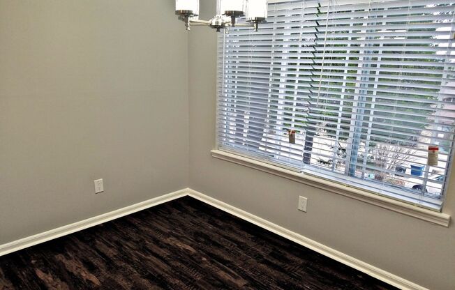 2 beds, 1 bath, 850 sqft, $950, Unit Apt D