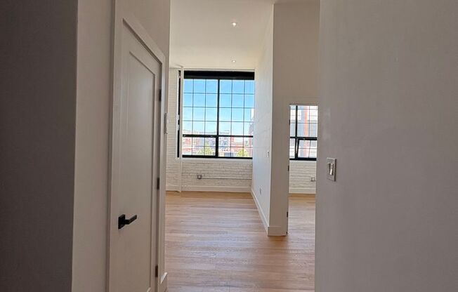 2 beds, 1 bath, 725 sqft, $2,275, Unit 522