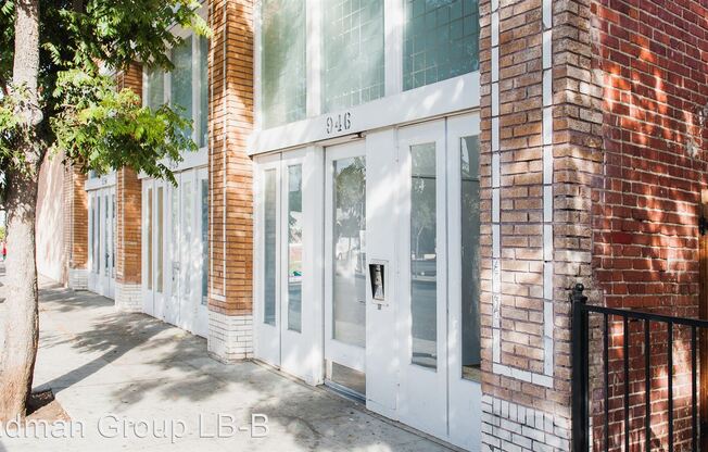 946-950 Daisy Ave