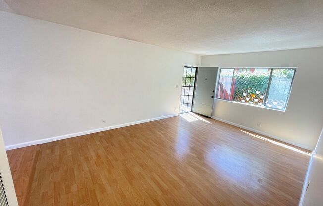 Newly Remodeled 3BD/1.5BA Duplex in Culver City!