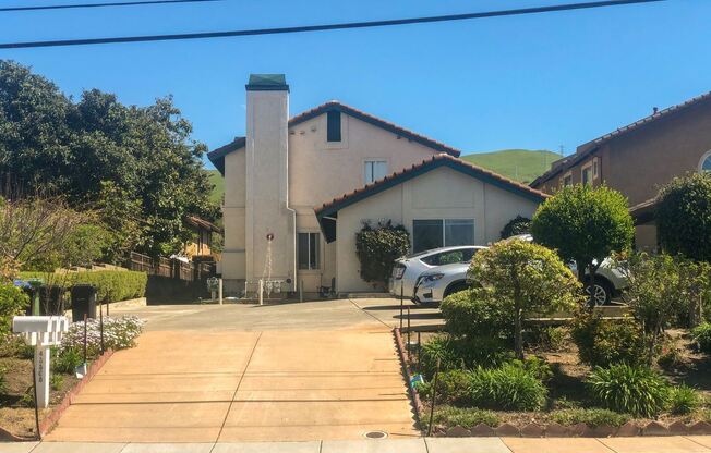 Very Nice 2 Bed/2.5 Bath Towhhome - Right across from Top rated Mission San Jose Elementary School