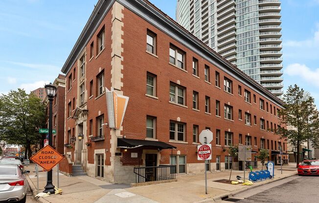 Studio, 1 bath, 339 sqft, $700, Unit 124