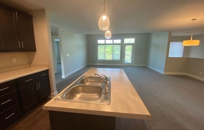 3 beds, 2 baths, 1,381 sqft, $2,371, Unit 2205-203
