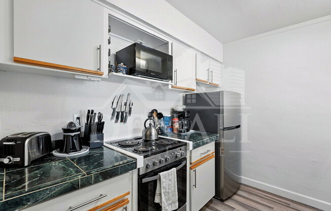 2 beds, 2 baths, 932 sqft, $1,450, Unit Unit 229e