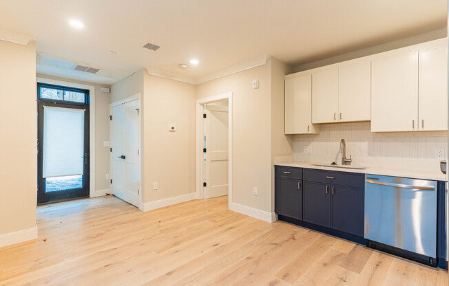 2 beds, 2 baths, 925 sqft, $4,075, Unit 102