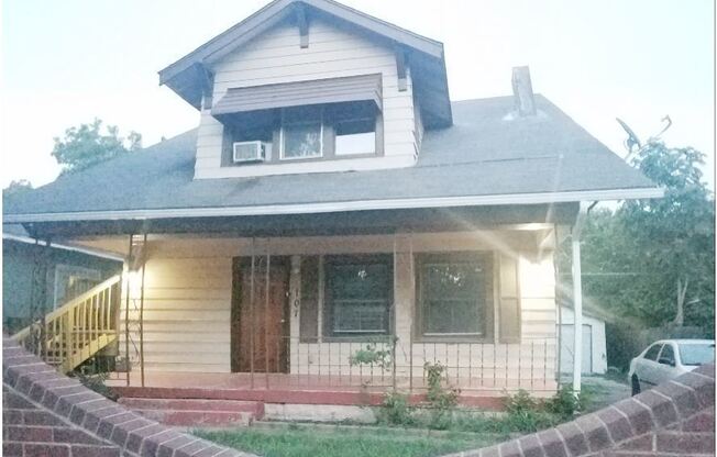 105 N Xanthus Ave