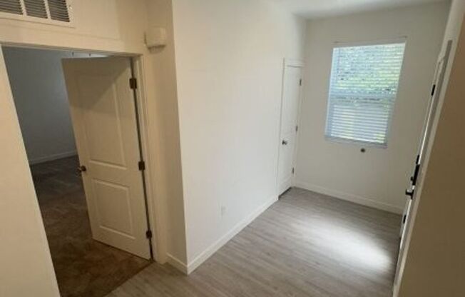 3 beds, 2 baths, 1,400 sqft, $1,895, Unit 572