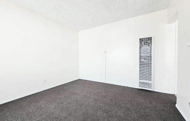 231 1/2 E 89 ST