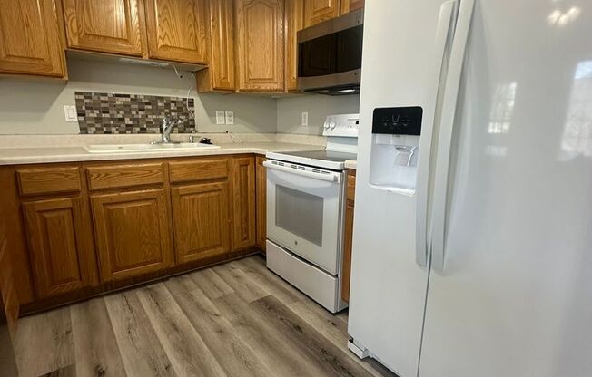 1982 W 2025 S Syracuse UT 84075