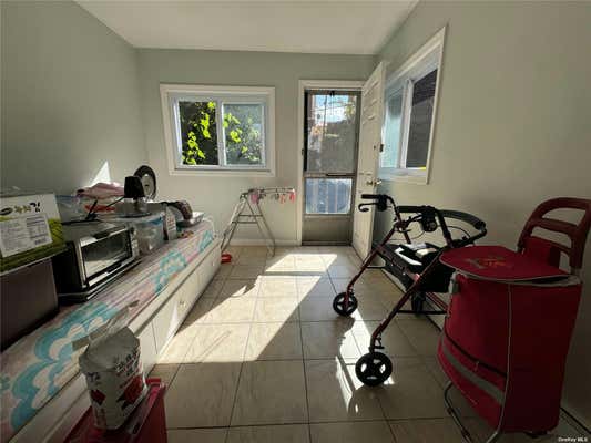 2 beds, 1 bath, 880 sqft, $2,700, Unit 2FL