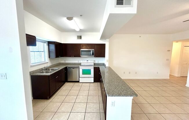 2 beds, 3 baths, $1,300, Unit UNIT 1735