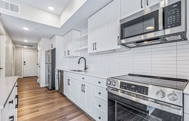 Studio, 1 bath, 542 sqft, $1,465, Unit 3-203