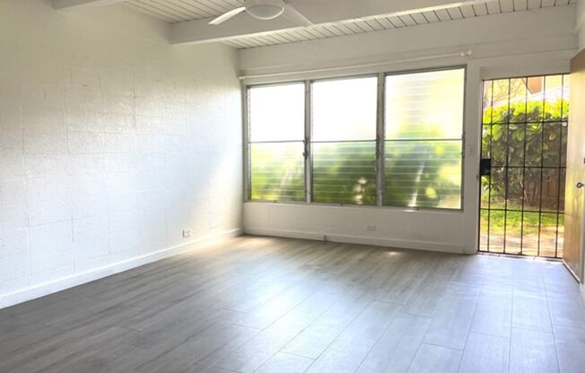 2 Bedroom, 2 Bathroom, 1 Parking (Tropic Gardens)