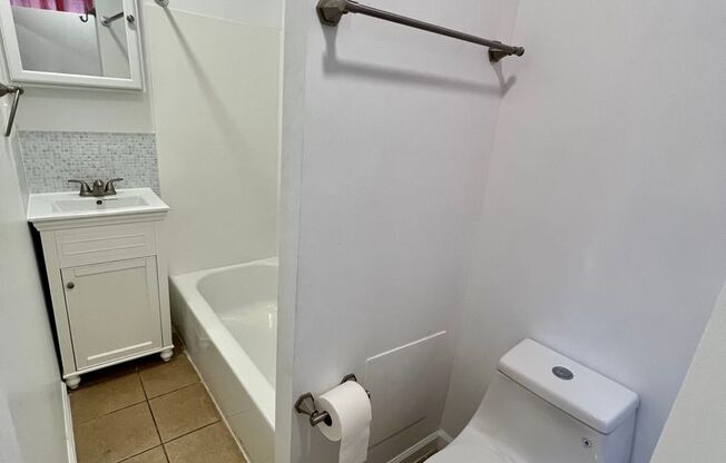 1 bed, 1 bath, 550 sqft, $1,150, Unit Unit 4