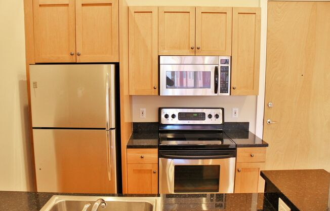 2 beds, 2 baths, 820 sqft, $4,195, Unit 210