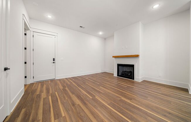 3 beds, 2.5 baths, 1,935 sqft, $2,600, Unit Unit 310