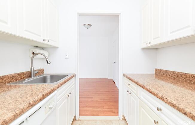1 bed, 1 bath, 572 sqft, $4,400, Unit 21-A