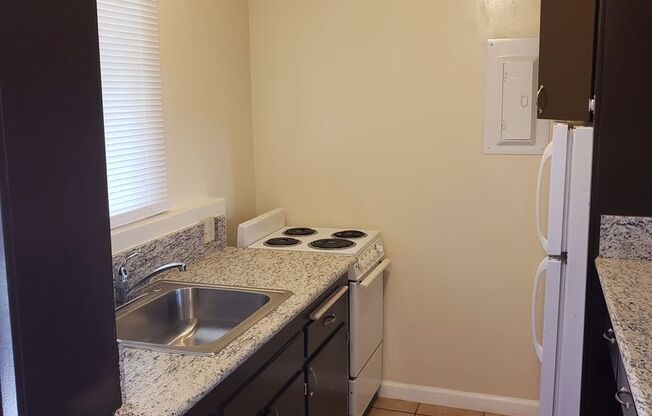 Woodbridge Village Apartments - 1900 N. MARIANNA AVE.