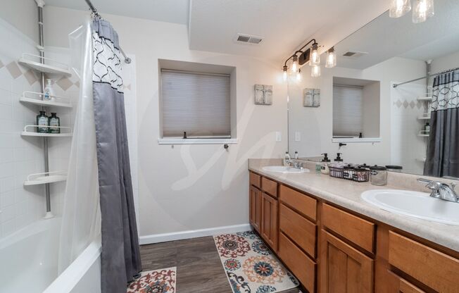 2 beds, 1 bath, $2,100