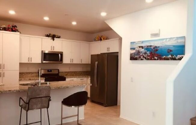 Stylish 5 Bed/3 Bath Townhome In The Heart Of Riverside!