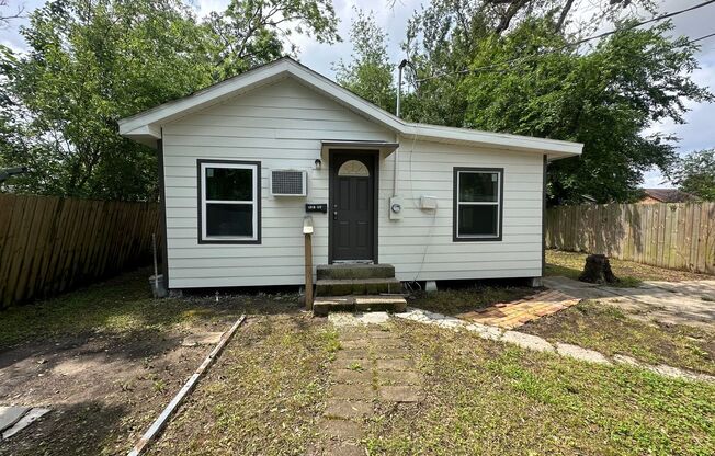 2B/1B Available in Lake Charles