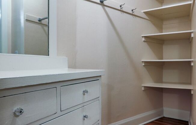 Studio, 1 bath, 380 sqft, $1,250