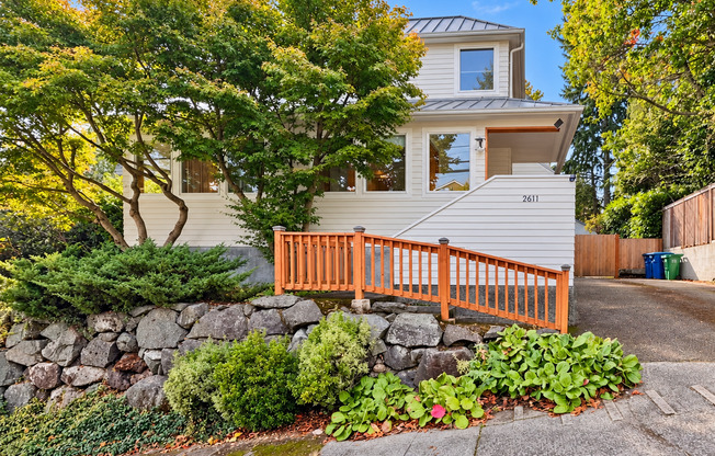 Spacious 5-Bedroom Magnolia Home with Rooftop Deck & Lake Views