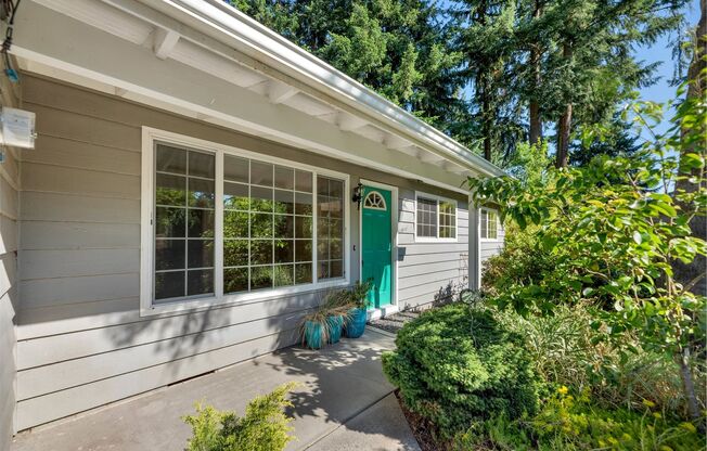 Great Redmond House Available NOW!