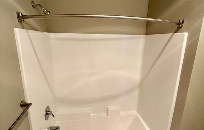 2 beds, 2 baths, 963 sqft, $1,995, Unit 204