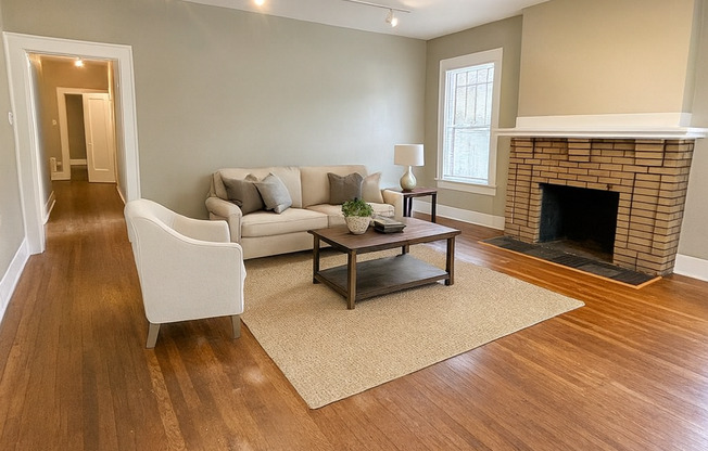 Best located house in West Campus, 6 large bedrooms open floorplan.