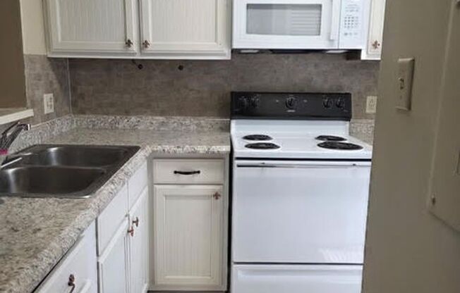 CHARMING CONDO READY FOR OCCUPANCY!