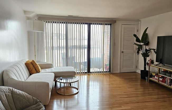 2 beds, 2 baths, 1,098 sqft, $3,100, Unit 416