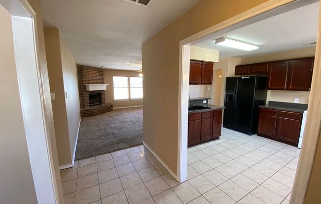 3 beds, 2 baths, $2,100, Unit (Schluter)