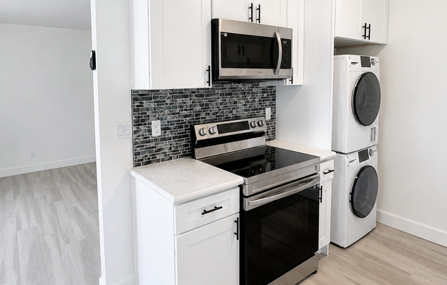 2 beds, 1 bath, 850 sqft, $2,395, Unit 743-66