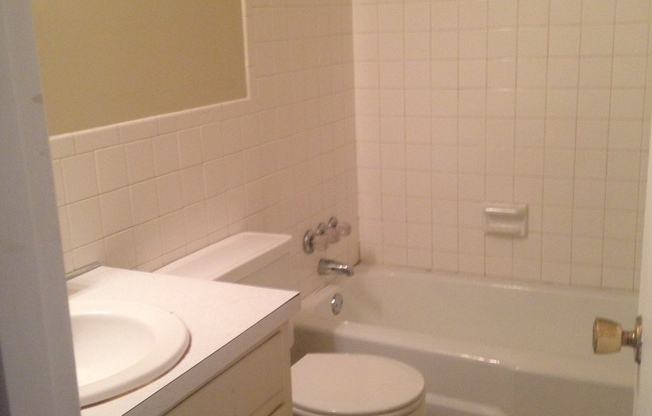 2 beds, 1 bath, $1,045