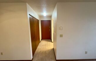 2 beds, 1 bath, 900 sqft, $750, Unit 2