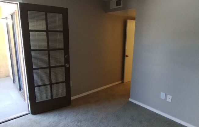 2 beds, 2 baths, 894 sqft, $1,200, Unit 44