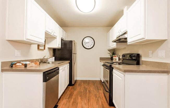 Everett Apartments - Tessera Apartments - Kitchen