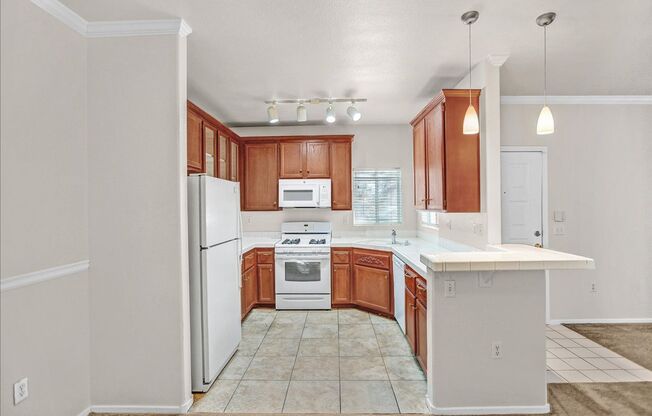 2 beds, 2 baths, $1,575, Unit # # 1821 VALLE VERDE DOCTOR 1821 75