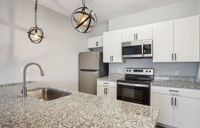 1 bed, 1 bath, 740 sqft, $1,199, Unit 600 - 2HP