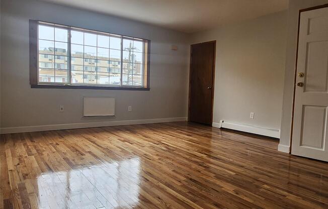 3 beds, 2 baths, 925 sqft, $3,250, Unit 2